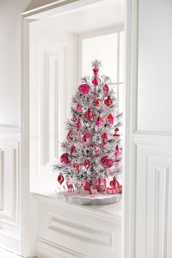 christmas tree sivler red ornaments window decoration ideas