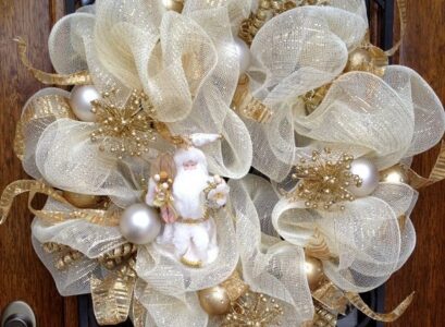 white-gold-mesh-wreath-white-christmas-ornaments-front-door-decoration-ideas
