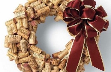 wine-cork-wreath-for-christmas-easy-craft-ideas-DIY-christmas-wreath