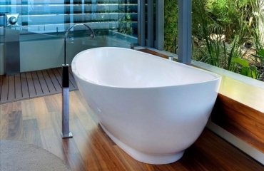 wood-flooring-in-the-bathroom-freestanding-bathtub-contemporary-bathroom-design