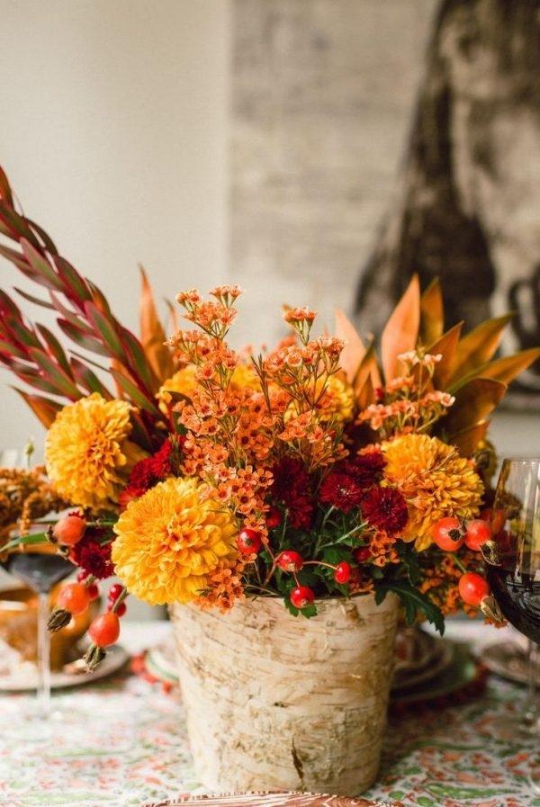 DIY Autumn table decoration ideas colorful bouquet leaves 
