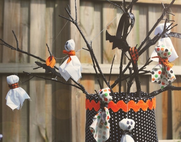 DIY Halloween ornaments ghosts