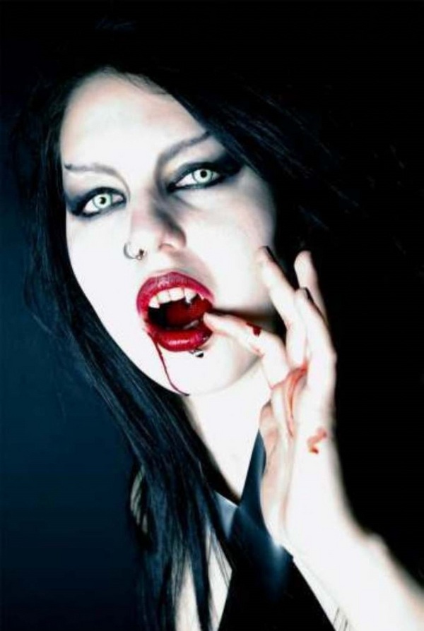 DIY-vampire-halloween-makeup-tips and tricks fake blood
