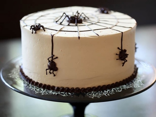 Non-scary-Halloween-cake-decorations-easy-cake-decorations-chocolate-cobweb