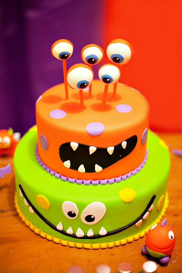 Non-scary-Halloween-cake-decorations-halloween-party-ideas-for-kids 