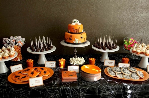 Non-scary-Halloween-cake-decorations-halloween-party-treats