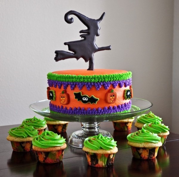 Non-scary-Halloween-cake-decorations-with-on-a-broom-halloween-cupcakes