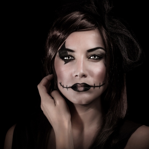 Easy DIY Halloween ideas up black makeup