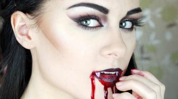 DIY halloween vampire makeup