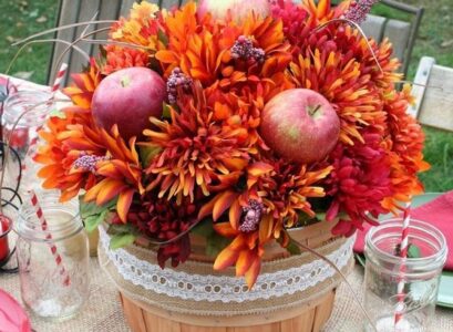 autumn-table-decoration-natural-materials-flower-arrangement-apples-burlap-lace