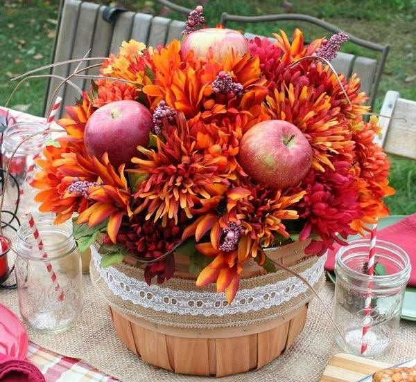 autumn table decoration natural materials flower arrangement apples