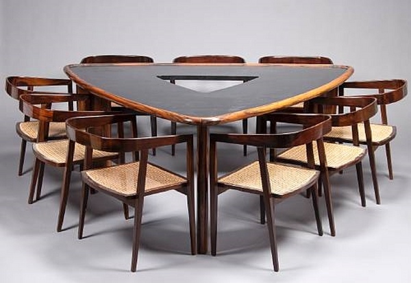 A Triangle Dining Table The Convenience Of The Unusual Shape