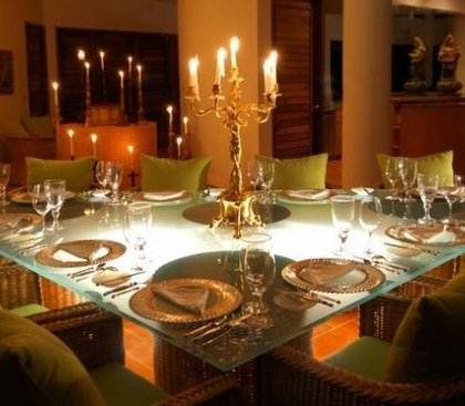 beautiful-triangle-dining-table-glass-table-top-elegant-dining-furniture