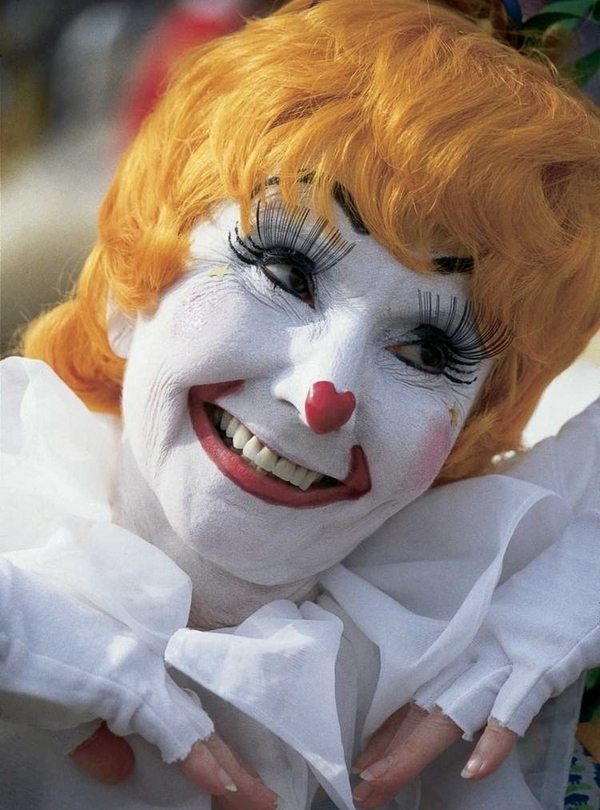 cute-clown-makeup-ideas- woman white face red nose yellow wig