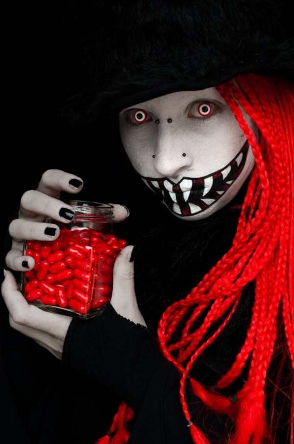 Halloween-makeup-ideas-creepy-grin-red-contact-lenses-wig