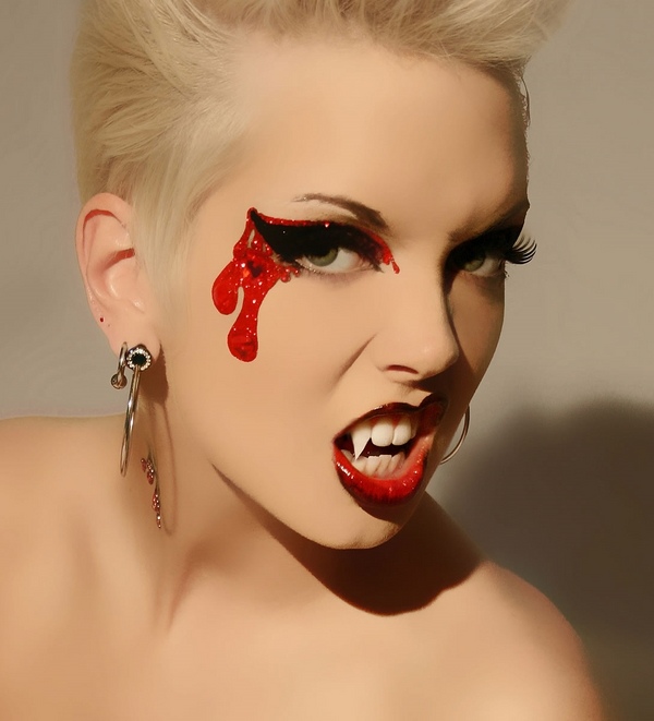 halloween-makeup-ideas-vampire-makeup-vampire-teeth-fake-blood