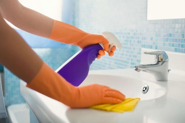 how to clean bathroom sink fast spotless bathroom tips 