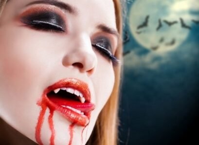 scary-halloween-makeup-ideas-vampire-artificial-vampire-teeth-fake-blood