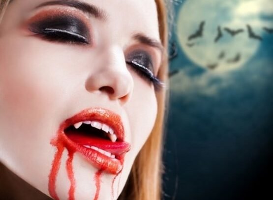 scary-halloween-makeup-ideas-vampire-artificial-vampire-teeth-fake-blood