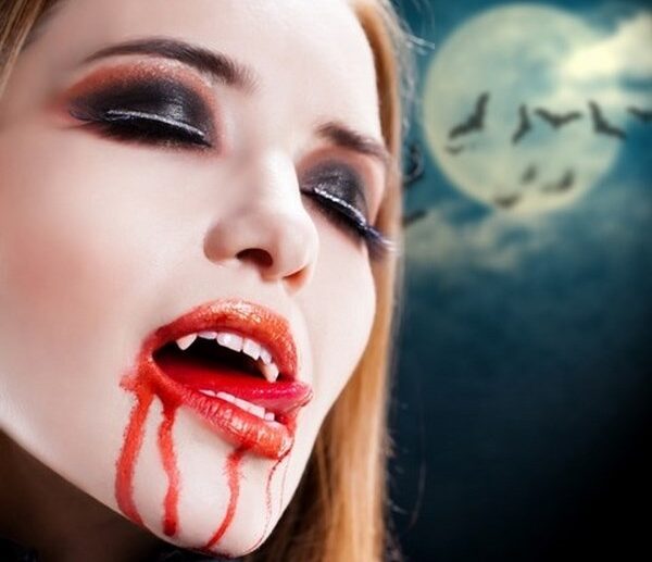 scary-halloween-makeup-ideas-vampire-artificial-vampire-teeth-fake-blood