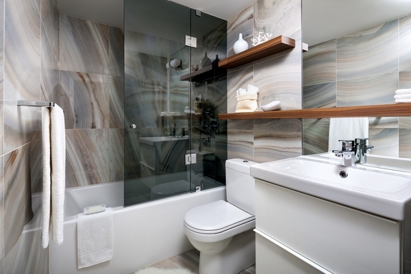 small design white with storage drawers bathtub wall shelves