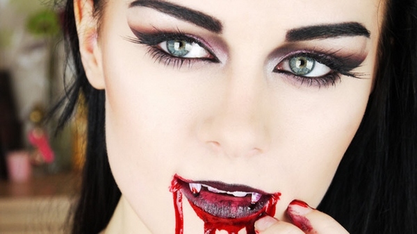 vampire-makeup-DIY-fake-blood-vampire-teeth