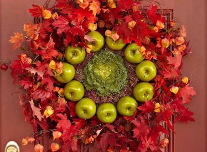 Autumn-wreath-ideas-DIY-maple-leaves-apples-front-door-wreath-ideas