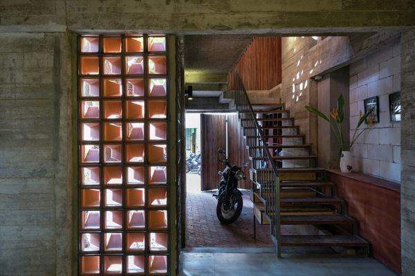 Chi house Vietnam G+ Architects entryway