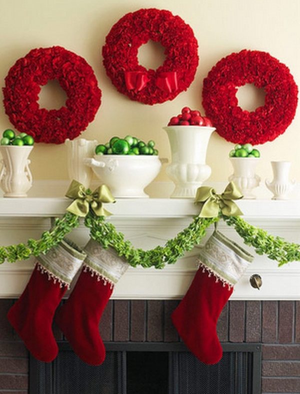 Christmas-mantel-decor-ideas-traditional-colors-red-wreaths-garland-stockings