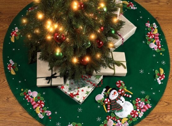 Christmas-tree-skirt-ideas-candy-snowman-tree-skirt