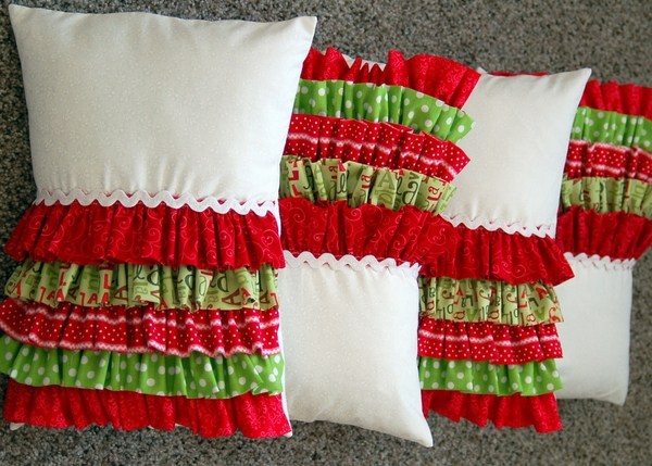 DIY-Christmas-pillows-idea-red-green-ruffles