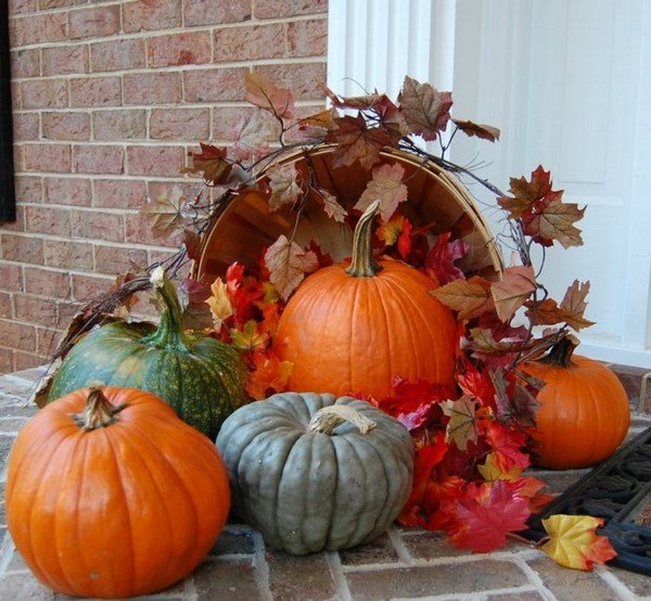 DIY Thanksgiving decor front door decoration pumpkins basket