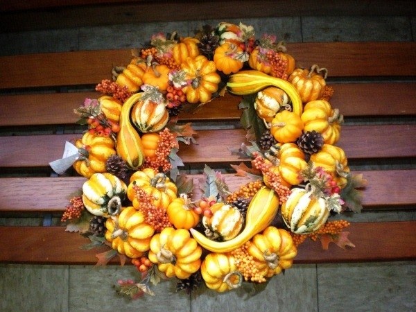 DIY wreath decorative pumpkins front door decor ideas