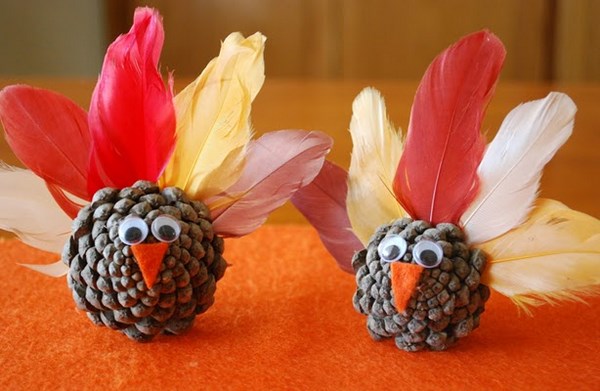 Thanksgiving crafts for kids DIY pinecone turkey