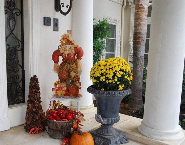 Thanksgiving date in 2015 decor front door decoration apples pumpkins