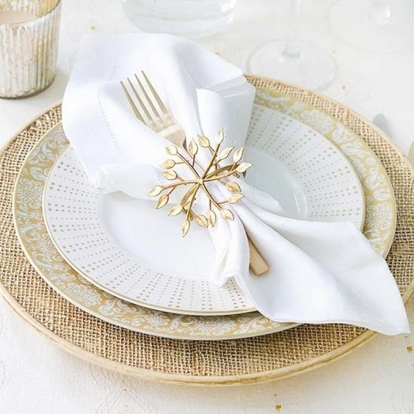 table setting ideas gold accents 