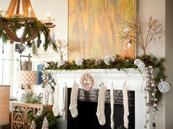 Christmas-mantel-decor-ideas-natural-materials-pine-cones-fir-branches-garland 