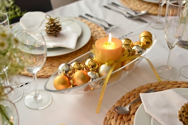 christmas table centerpiece gold silver glass bowl candle ribbon