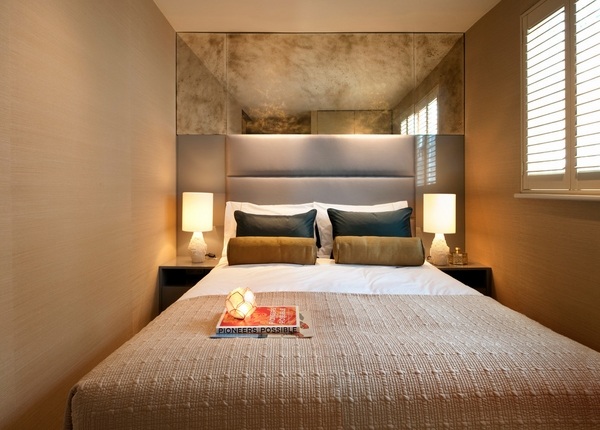 bedroom-design-narrow-nightstands-bedside-lamps