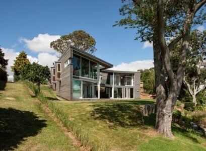 eco-friendly-modern-house-architecture-Hollway-House-by-Daniel-Marshall-Architects