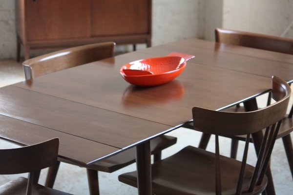 elegant dark brown extendable table 