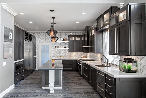 grey-hardwood-floors-ideas-modern-kitchen-interior-design-dark-grey-kitchen-cabinets