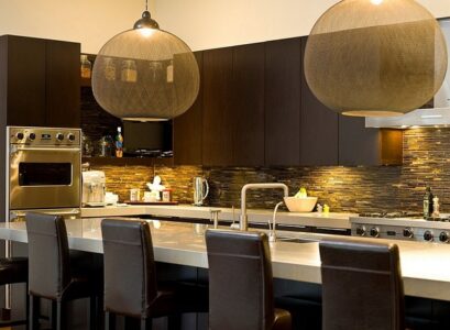 luxury-kitchen-black-cabinets-gold-backsplash-white-marble-breakfast-bar-awesome-pendant-lamps