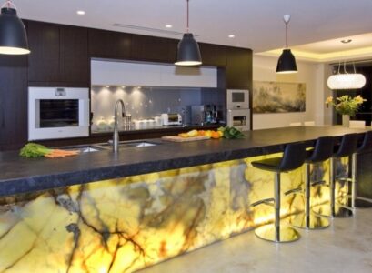 modern-kitchen-design-black-kitchen-cabinets-kitchen-island-marble-front-granite-countertop