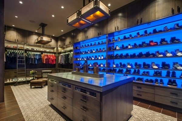 modern -walk-in-closet-design-ideas-furniture-ideas-LED-lighting-wooden-drawers