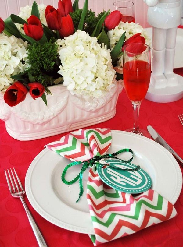 red white christmas table ideas flower centerpiece