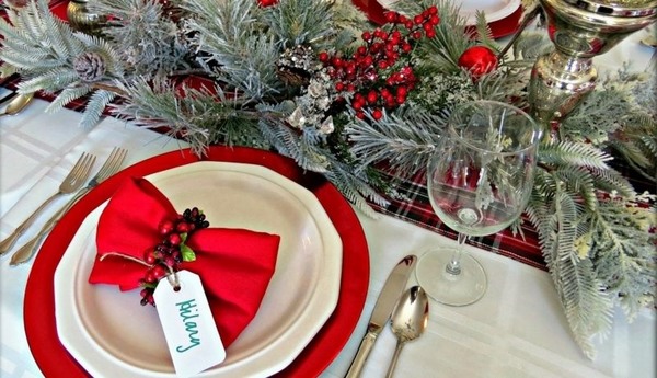 red white christmas ideas napkin table centerpiece