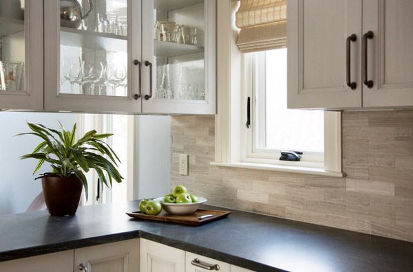 travertine backsplash ideas modern kitchen design white cabinets black countertop
