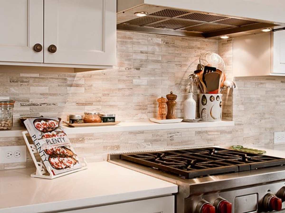 Travertine tile backsplash ideas in exclusive kitchen designs