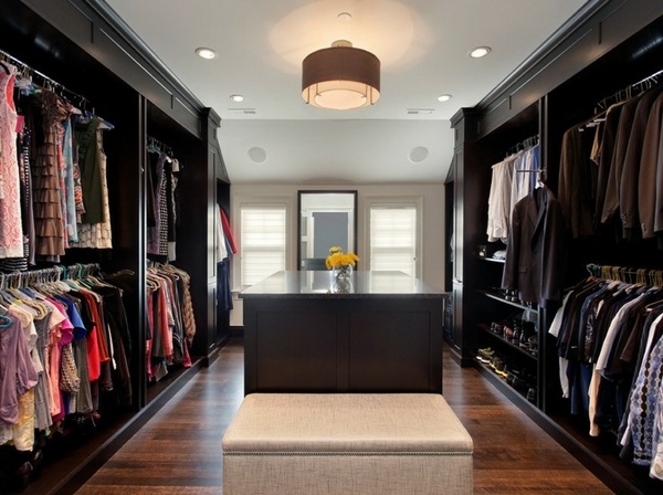 walk-in-closet-design-ideas- black-furniture-wood-flooring